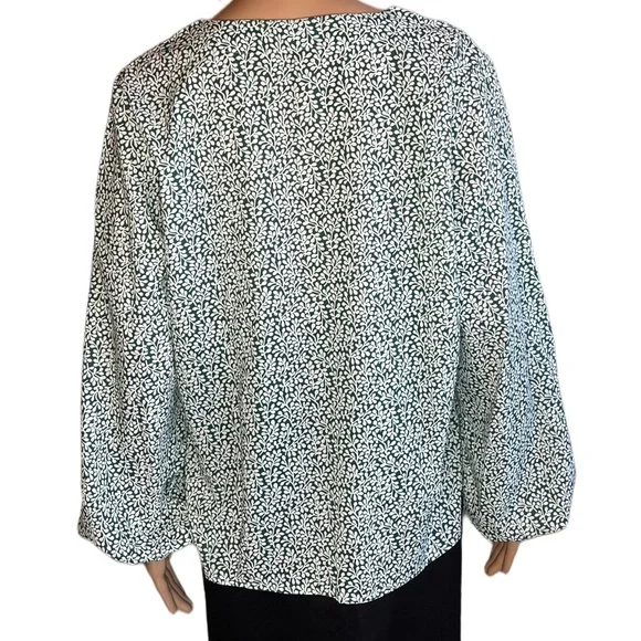 Green and White Floral Puff Sleeve Blouse Large - Picture 5 of 8